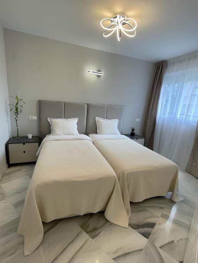 Luxury Apartment Benalmadena First Line Exteriör bild