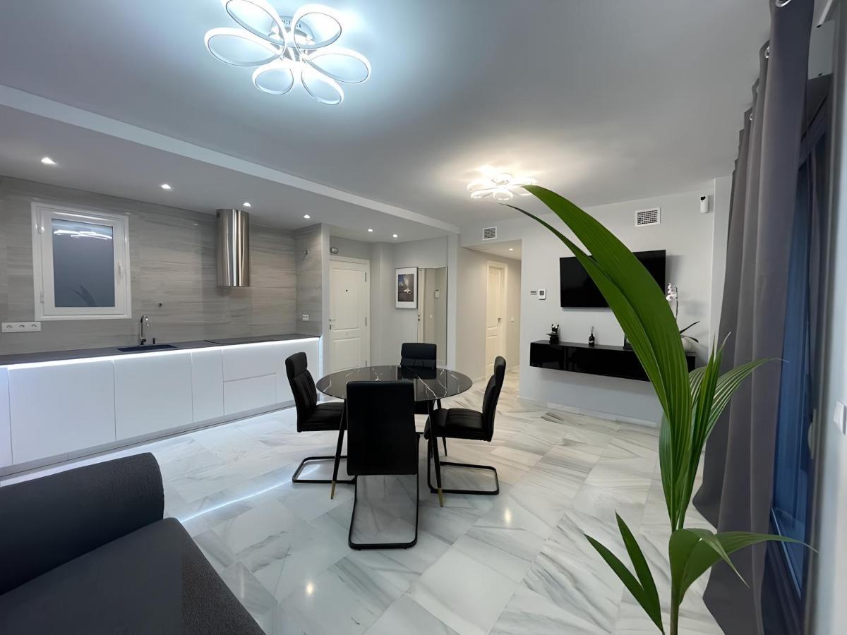 Luxury Apartment Benalmadena First Line Exteriör bild