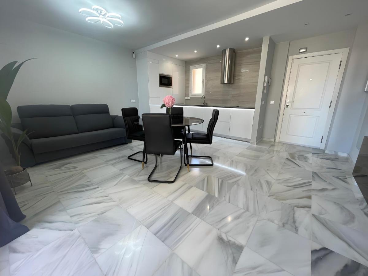 Luxury Apartment Benalmadena First Line Exteriör bild