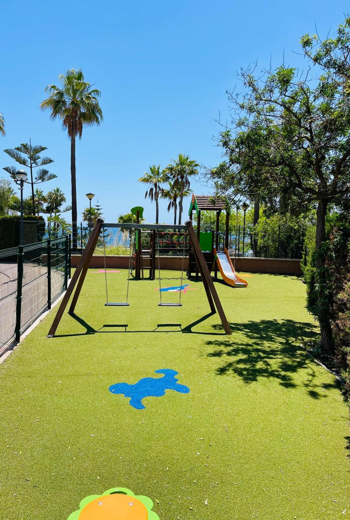 Luxury Apartment Benalmadena First Line Exteriör bild