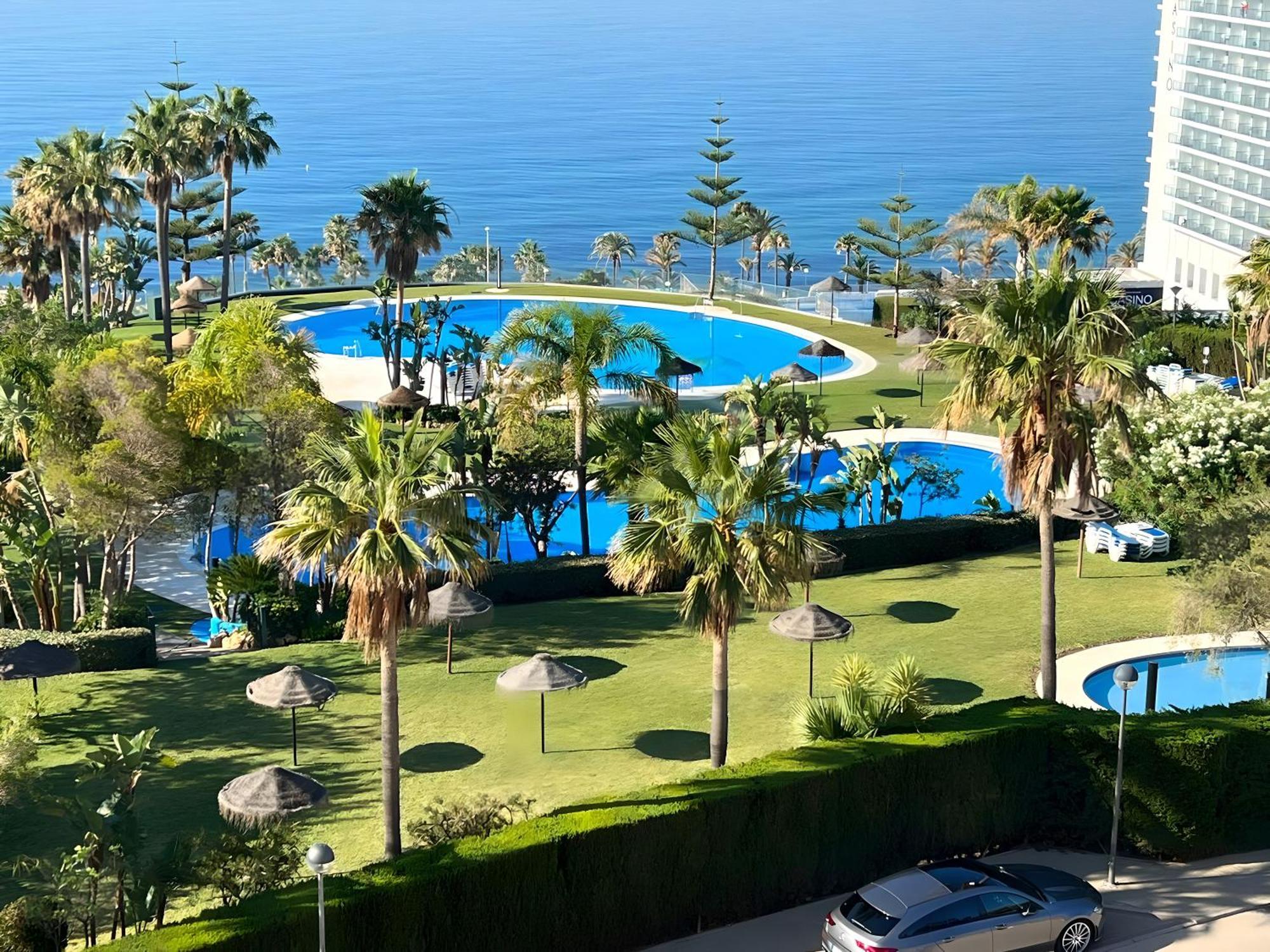 Luxury Apartment Benalmadena First Line Exteriör bild